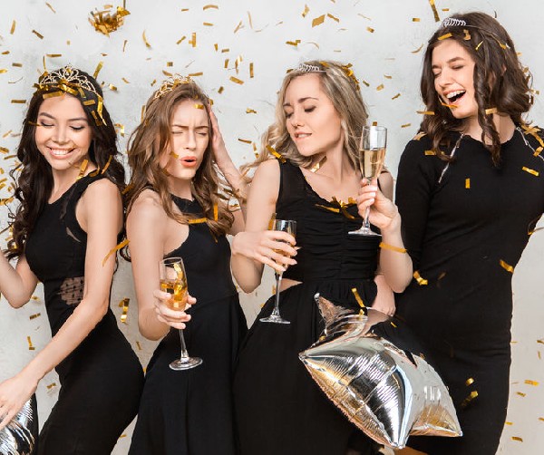 A százhúsz éves IBUSZ által szervezett személyre szabott Black and White programest egyedi hangulatú, izgalmas és felejthetetlen élményekkel kecsegteti önöket.