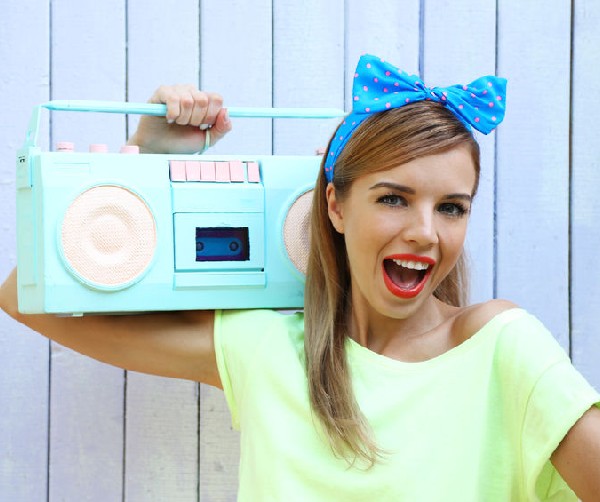 A százhúsz éves IBUSZ által szervezett személyre szabott Retro témájú programest egyedi hangulatú, izgalmas és felejthetetlen élményekkel kecsegteti önöket.