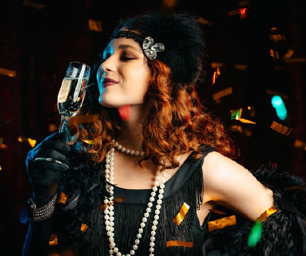 A százhúsz éves IBUSZ által szervezett személyre szabott Nagy Gatsby programest egyedi hangulatú, izgalmas és felejthetetlen élményekkel kecsegteti önöket.